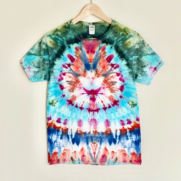 Hand Dyed Tie Dye Feathered Bird Radiant Circle T Shirt Adult size Small - Picture 2 of 7
